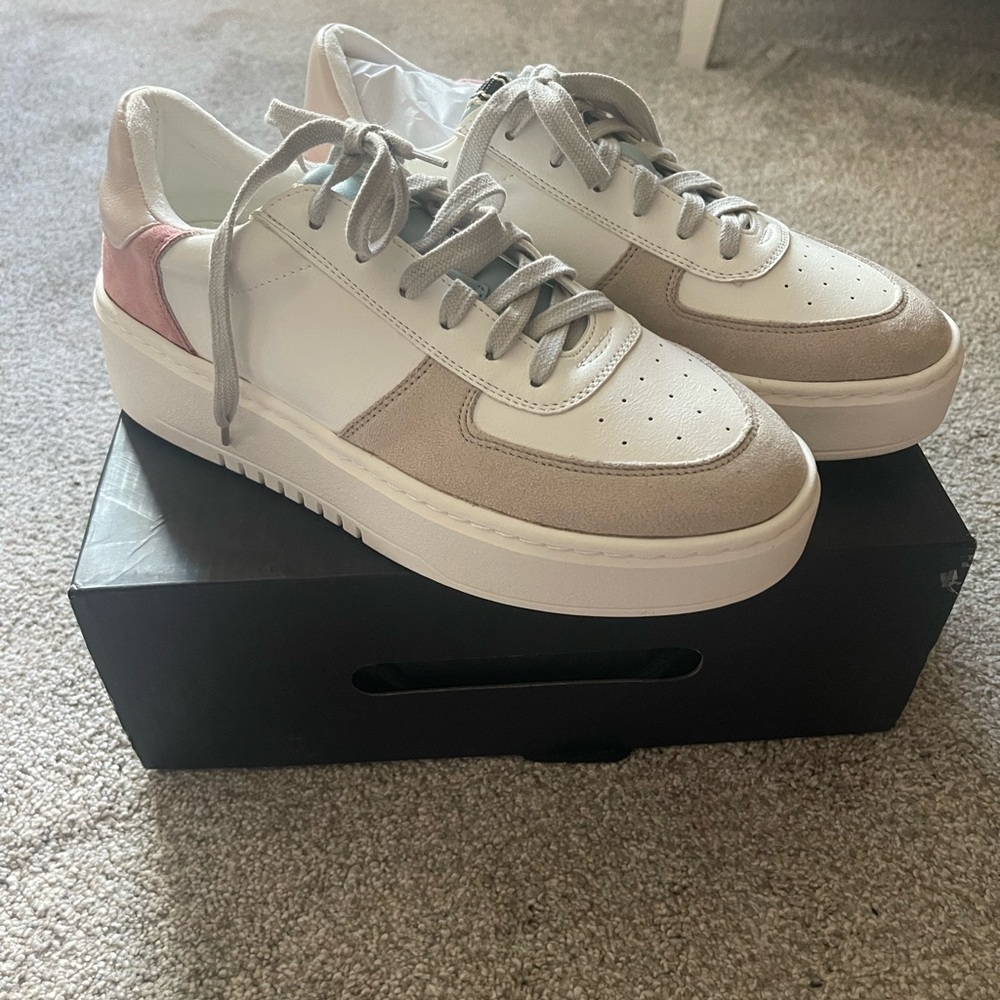 Women’s Athletic Shoes